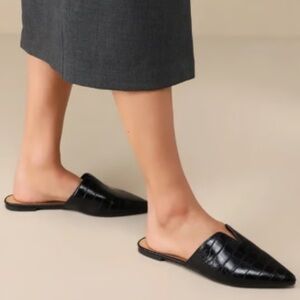Lulu's Black Croc-Embossed Mules